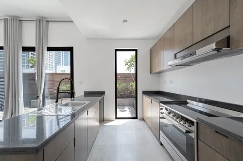 4 Bedrooms Townhouse in Decora Villas