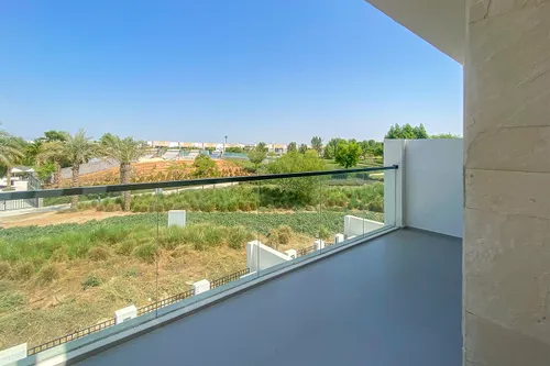 4 Bedrooms Townhouse in Park Residence 1