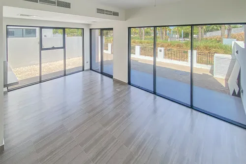 4 Bedrooms Townhouse in Park Residence 1