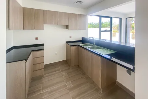 4 Bedrooms Townhouse in Park Residence 1