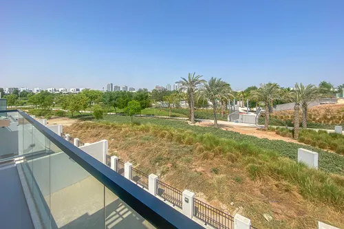 4 Bedrooms Townhouse in Park Residence 1