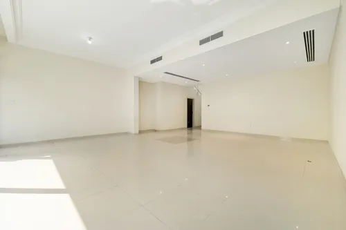 3 Bedrooms Townhouse in Flora
