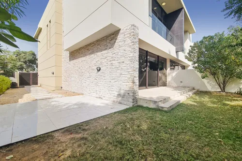 3 Bedrooms Townhouse in Flora