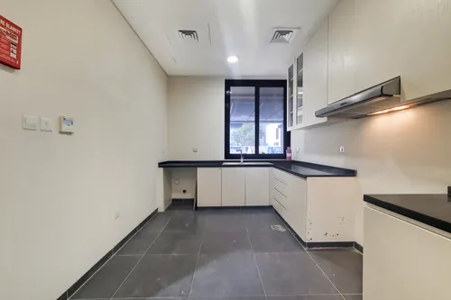 3 Bedrooms Townhouse in Flora