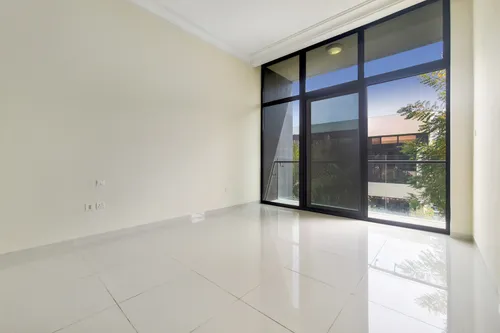 3 Bedrooms Townhouse in Flora