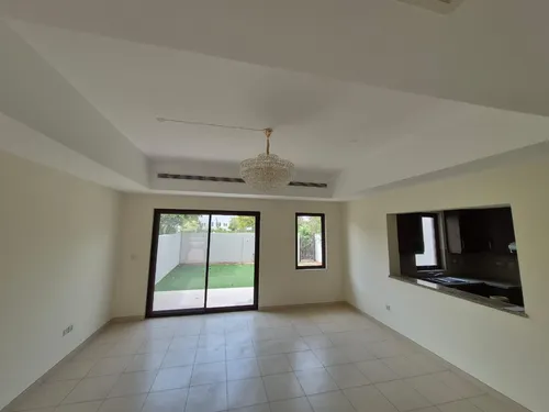 3 Bedrooms Townhouse in Mira 4
