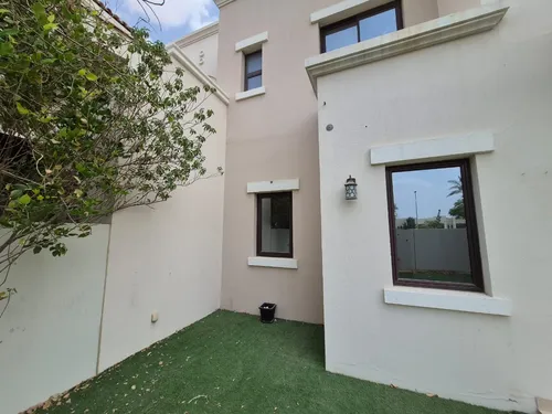 3 Bedrooms Townhouse in Mira 4