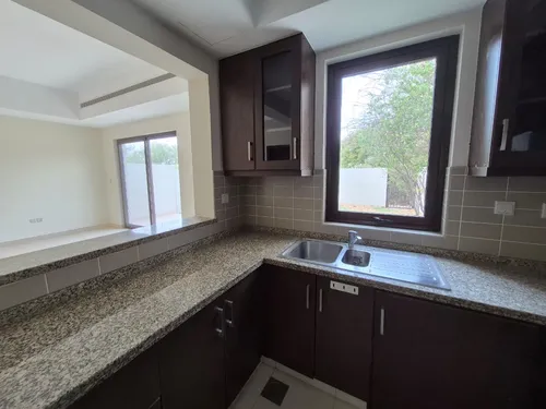3 Bedrooms Townhouse in Mira 4