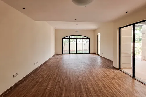 4 Bedrooms Townhouse in Naseem