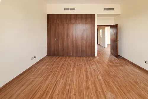 4 Bedrooms Townhouse in Naseem