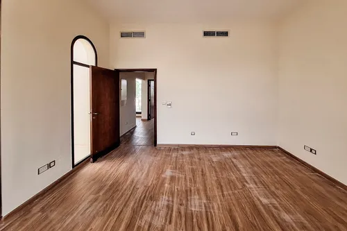 4 Bedrooms Townhouse in Naseem