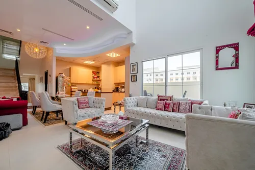 5 Bedrooms Townhouse in Les Maisonettes