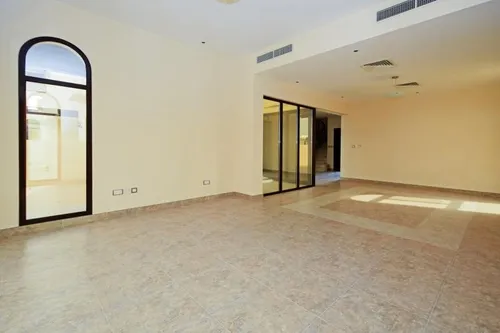 4 Bedrooms Townhouse in Naseem