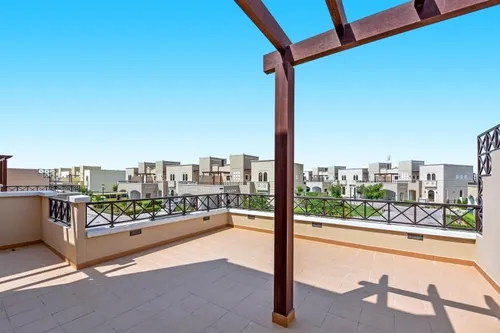 4 Bedrooms Townhouse in Naseem