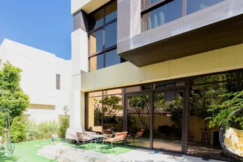 3 Bedrooms Townhouse in Queens Meadow
