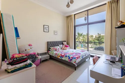 3 Bedrooms Townhouse in Queens Meadow