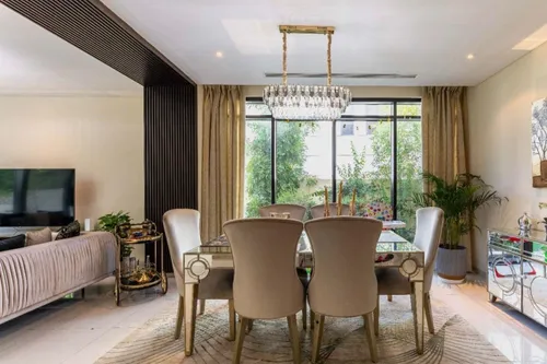 3 Bedrooms Townhouse in Queens Meadow