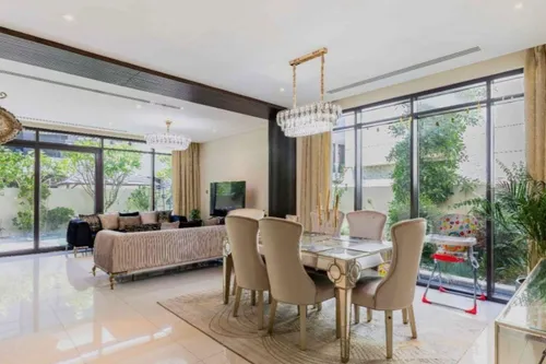 3 Bedrooms Townhouse in Queens Meadow