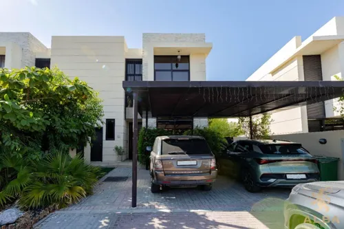 3 Bedrooms Townhouse in Queens Meadow