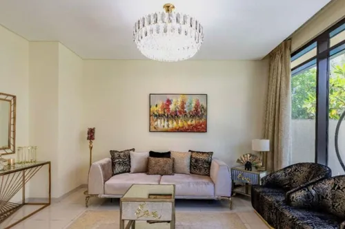 3 Bedrooms Townhouse in Queens Meadow