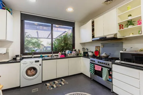 3 Bedrooms Townhouse in Queens Meadow