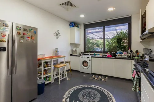 3 Bedrooms Townhouse in Queens Meadow