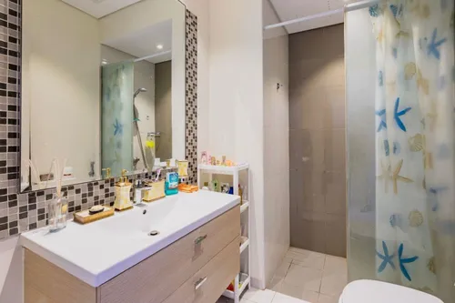 3 Bedrooms Townhouse in Queens Meadow