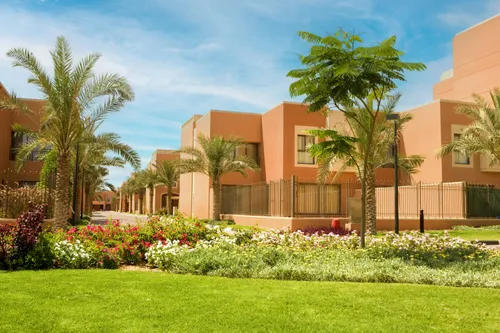 4 Bedrooms Townhouse in Mangrove Village