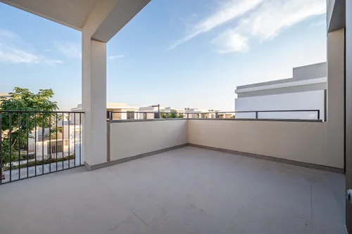 4 Bedrooms Townhouse in Aura 1