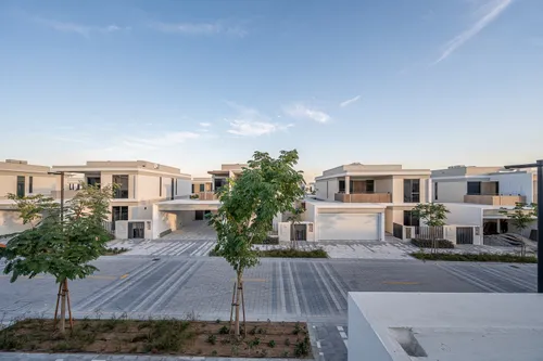 4 Bedrooms Townhouse in Aura 1