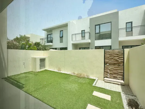 3 Bedrooms Townhouse in Camelia 2
