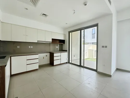 3 Bedrooms Townhouse in Camelia 2