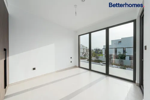 Brand New I 3 Floors I Modern I Quality