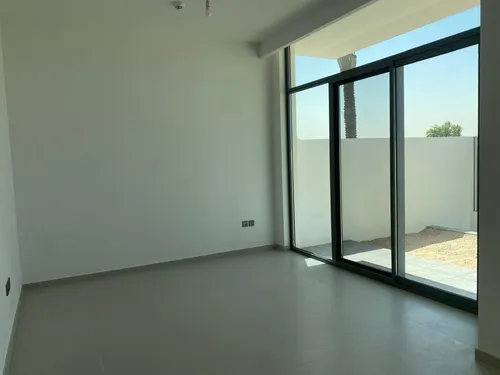 3 Bedrooms Townhouse in Sun