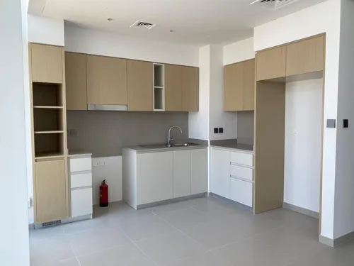3 Bedrooms Townhouse in Sun
