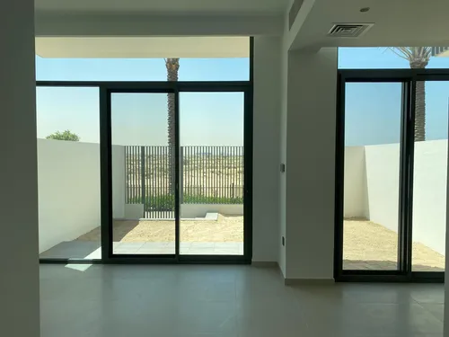 3 Bedrooms Townhouse in Sun