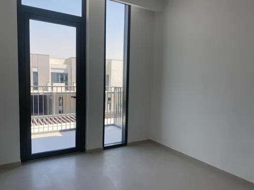 3 Bedrooms Townhouse in Sun