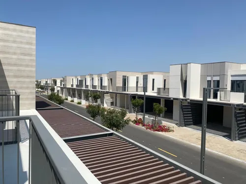 3 Bedrooms Townhouse in Sun