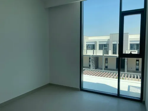 3 Bedrooms Townhouse in Sun