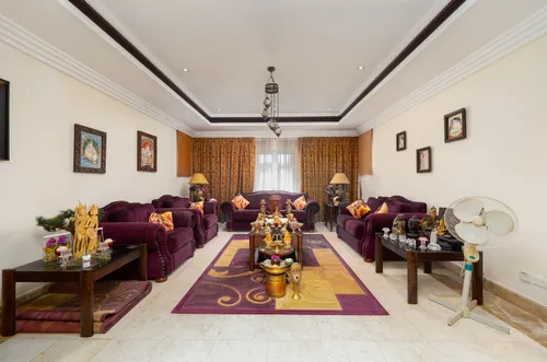 5 Bedrooms Villa in Hattan 1