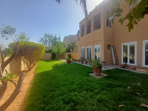 5 Bedrooms Villa in Hattan 1