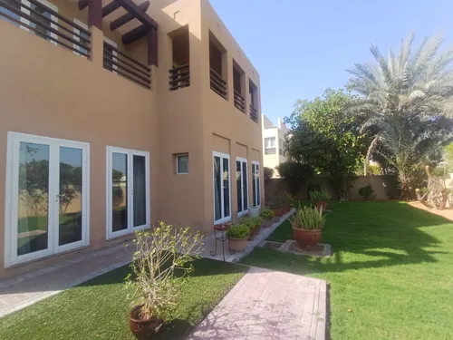5 Bedrooms Villa in Hattan 1