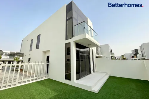 Corner Unit | Close to Community Swimming Pool