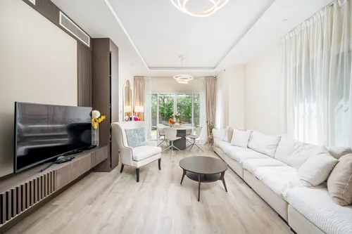 3 Bedrooms Townhouse in Springs 2