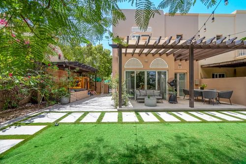 3 Bedrooms Townhouse in Springs 2