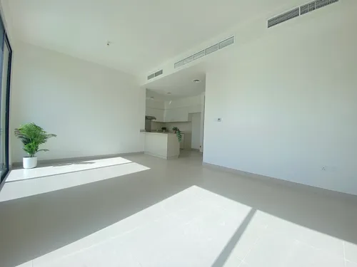 4 Bedrooms Townhouse in Maple 3