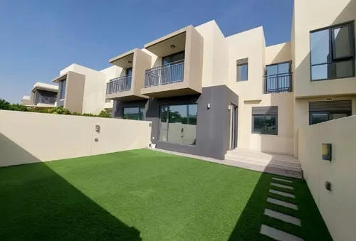3 Bedrooms Townhouse in Maple 3