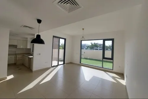 3 Bedrooms Townhouse in Maple 3