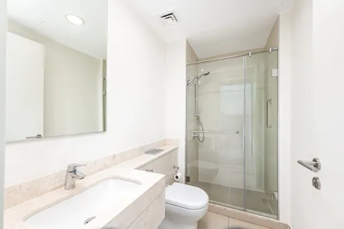 4 Bedrooms Townhouse in Maple 1