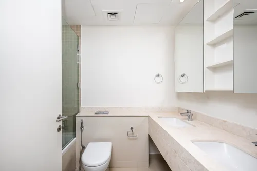 4 Bedrooms Townhouse in Maple 1